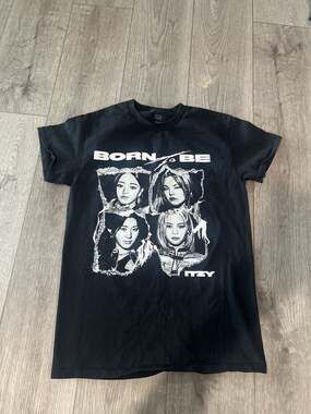 ITZY Born To Be 2nd World Tour Graphic T-Shirt